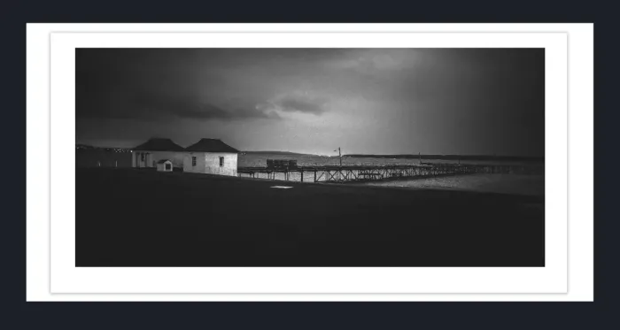 20.28-2.-10-WATERSCAPES-JETTY-FORESHORE-Black-and-White-L1024339-LR-Singular-Hotel-Punta-Natales-2015