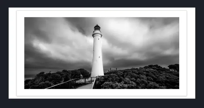20.28-4.-1-WATERSCAPES-LIGHT-HOUSE-Black-and-White-Photo-SP-1-Split-point-2015