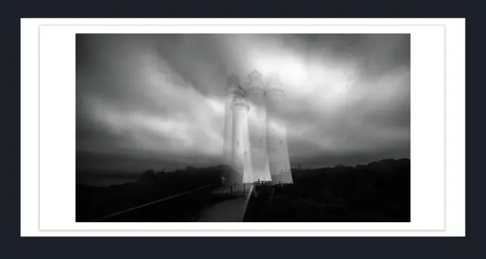 20.28-4.-1B-WATERSCAPES-LIGHT-HOUSE-Black-and-White-Photo-L1030772-76-Split-point-2015