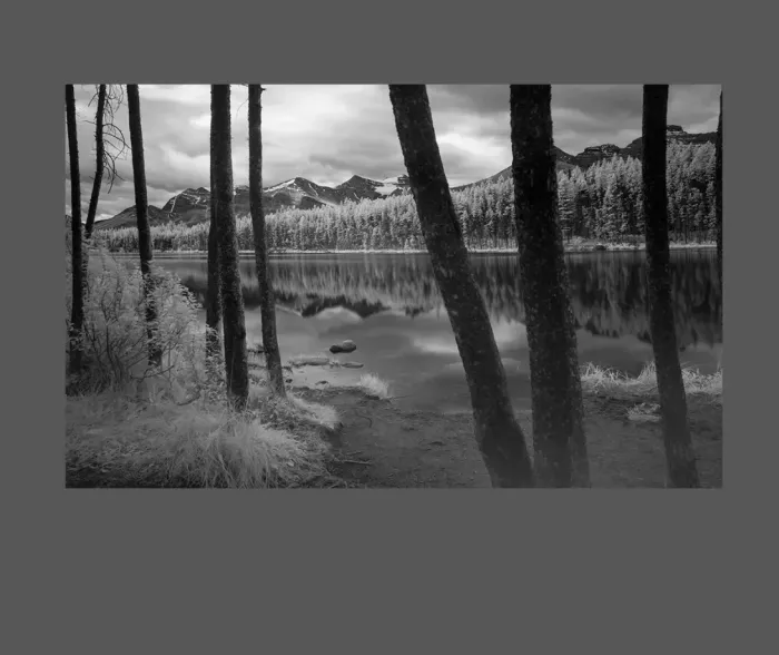 5.5.10-INFRARED-PHOTOS-WATERSCAPES-Black-and-White-Canada-USA-L1003125-2016