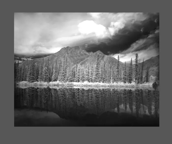 5.5.22-INFRARED-PHOTOS-WATERSCAPES-Black-and-White-Canada-L1002551-56-2016