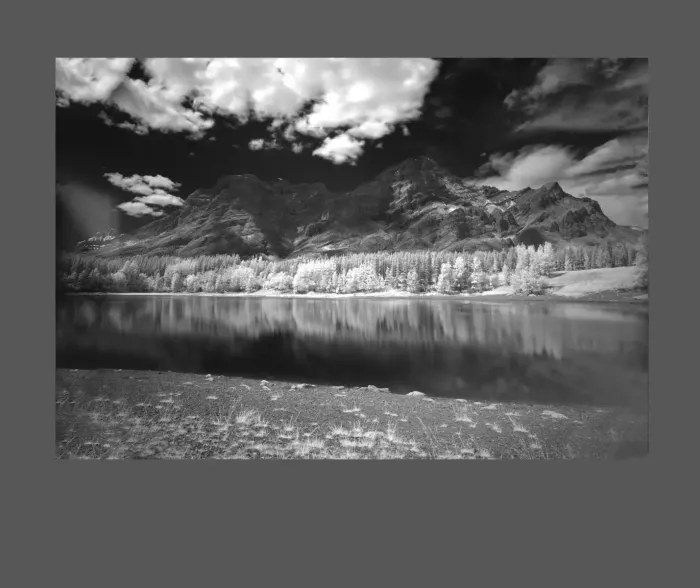 5.5.24-INFRARED-PHOTOS-WATERSCAPES-Black-and-White-Canada-L1002566-67-2016