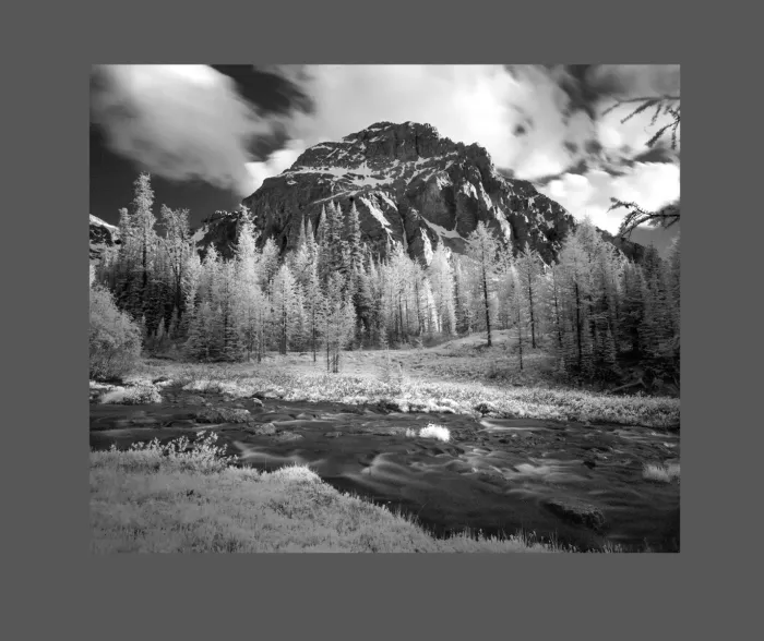 5.5.30-INFRARED-PHOTOS-WATERSCAPES-Black-and-White-Canada-L1002776-2016