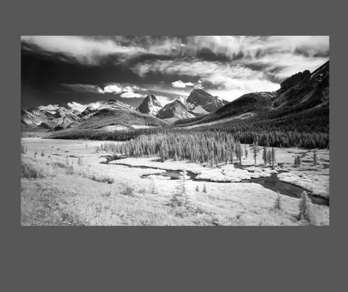 5.5.31-INFRARED-PHOTOS-WATERSCAPES-Black-and-White-Canada-L1002591-2016