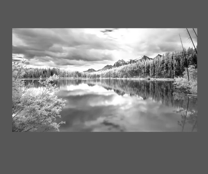 5.5.32-INFRARED-PHOTOS-WATERSCAPES-Black-and-White-Canada-L1003118-2016