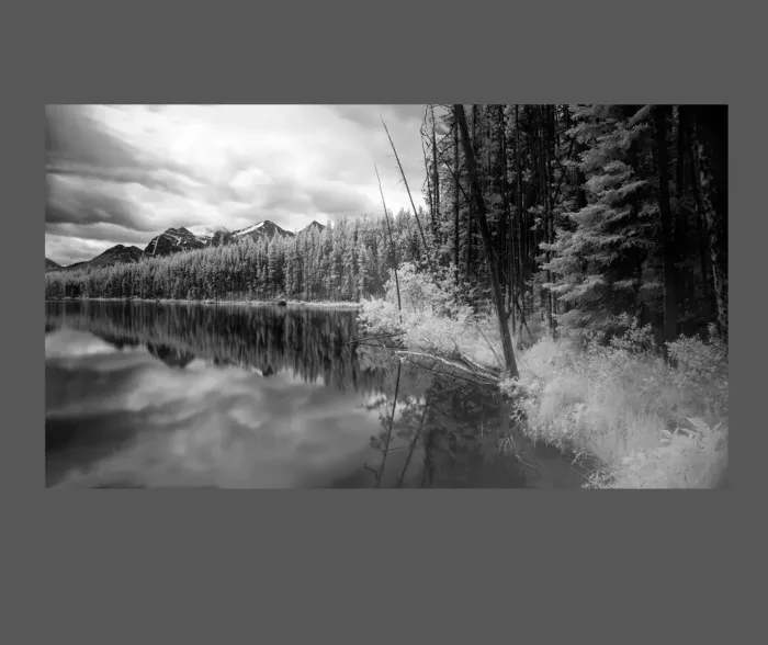 5.5.33-INFRARED-PHOTOS-WATERSCAPES-Black-and-White-Canada-L1003119-2016