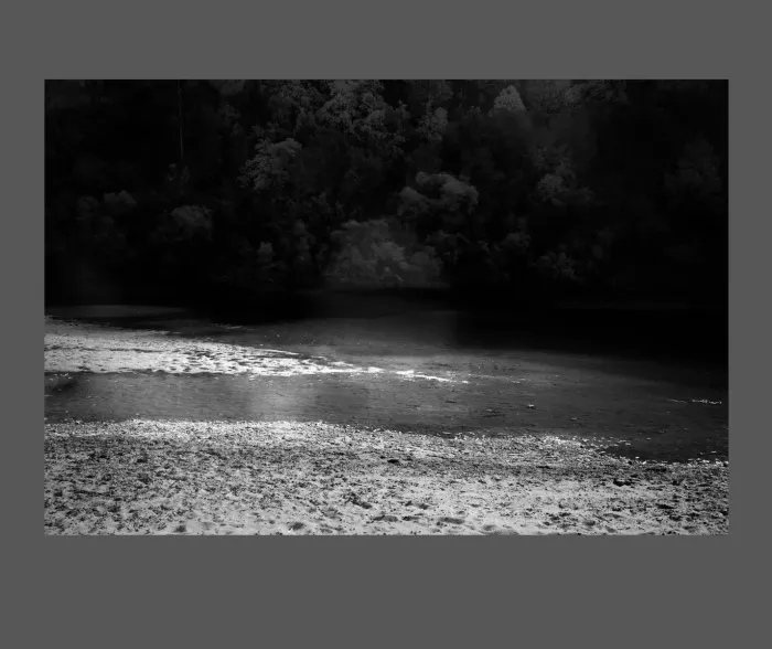 5.5.37-INFRARED-PHOTOS-WATERSCAPES-Black-and-White-Snowy-River-Victoria-L1018194-2019