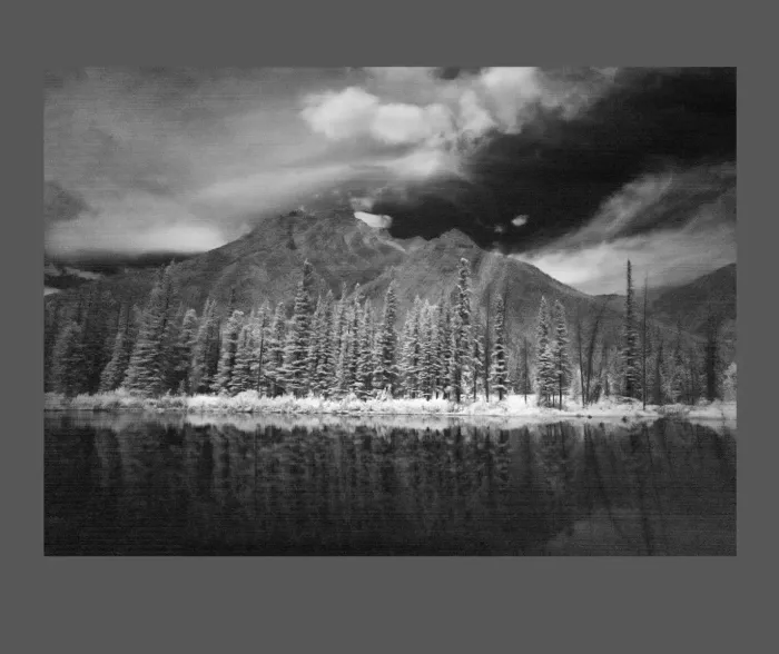 5.5.40-INFRARED-PHOTOS-WATERSCAPES-Black-and-White-L1002548-CANADA-2016