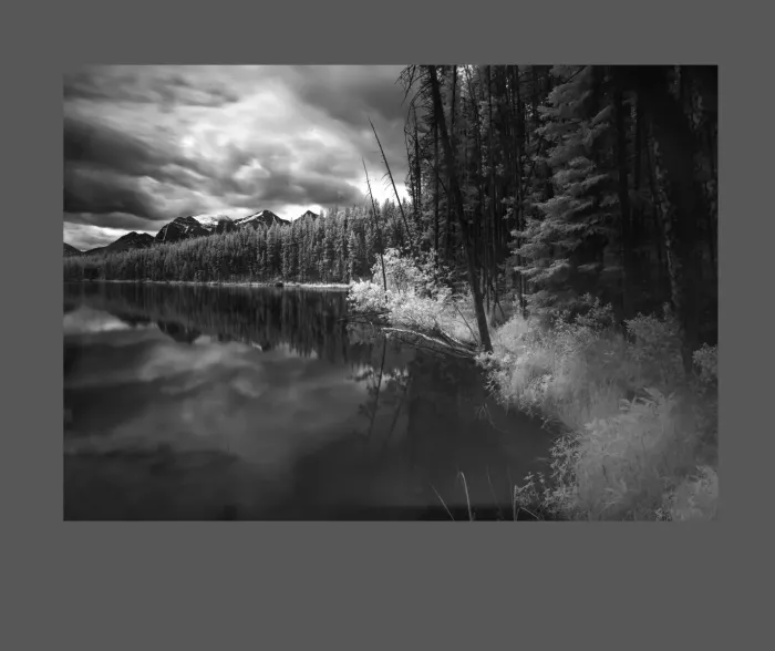 5.5.7-INFRARED-PHOTOS-WATERSCAPES-Black-and-White-Alaska-USA-L1003119-2016
