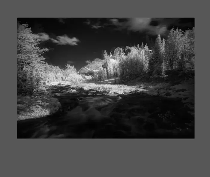 5.5.8-INFRARED-PHOTOS-WATERSCAPES-Black-and-White-Canada-USA-L1002768-2016