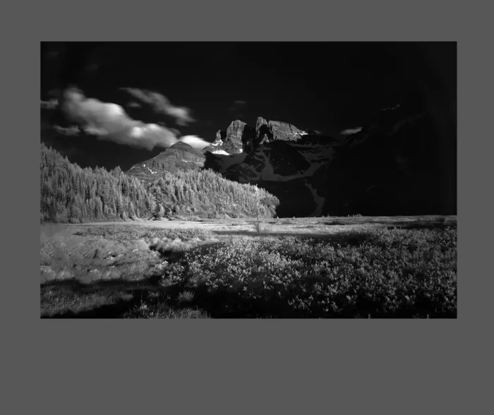 5.5.9-INFRARED-PHOTOS-WATERSCAPES-Black-and-White-Canada-USA-L1002786-2016