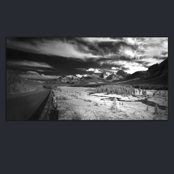 5.3.12-INFRARED-PHOTOS-LANDSCAPE-Black-and-White-Canada-L1002589-91-2016