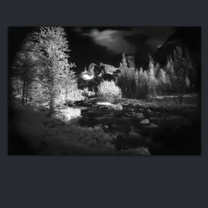 5.3.8-INFRARED-PHOTOS-LANDSCAPE-Black-and-White-MOUNTAIN-Canada-L1002777-2016
