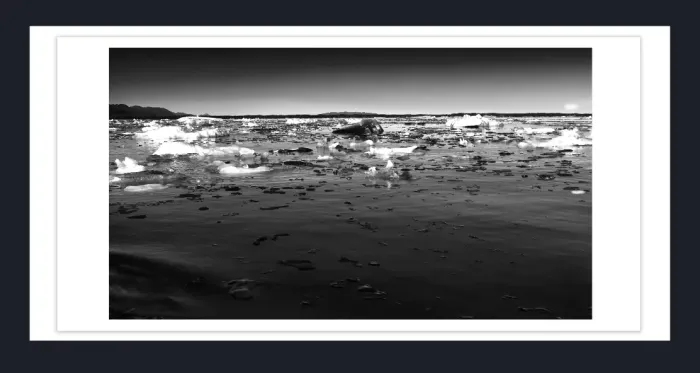 19.3.12-MINIMALISM-Waterscapes-Black-and-White-Photos-ICEBERG-Chile-South-AmericaL1021894-2015