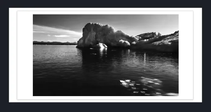 19.3.13-MINIMALISM-Waterscapes-Black-and-White-Photos-ICEBERG-Chile-South-America-L1021873-2015