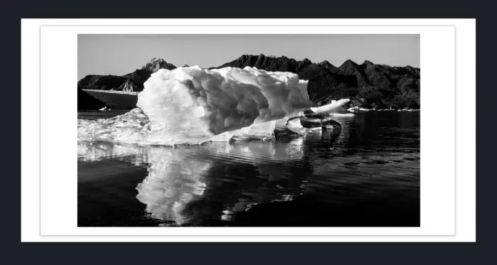 19.3.2-MINIMALISM-Waterscapes-Black-and-White-Photos-ICEBERG-Chile-South-America-L1021788-2015