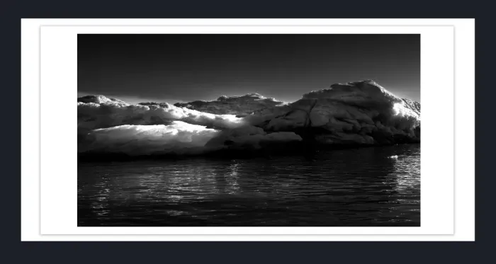 19.3.4-MINIMALISM-Waterscapes-Black-and-White-Photos-ICEBERG-Chile-South-America-L1021799-2015