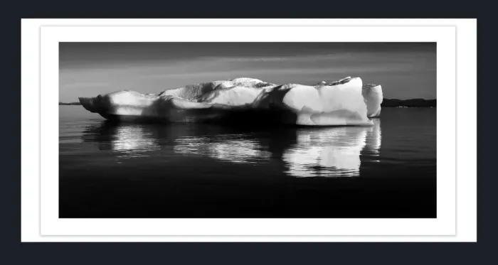 19.3.5-MINIMALISM-Waterscapes-Black-and-White-Photos-ICEBERG-Chile-South-America-L1021807-2015