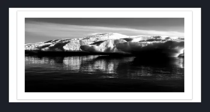 19.3.6-MINIMALISM-Waterscapes-Black-and-White-Photos-ICEBERG-Chile-South-America-L1021810-2015
