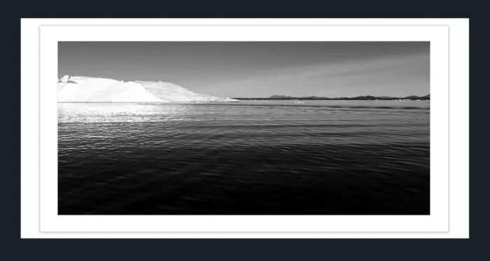 19.3.9-MINIMALISM-Waterscapes-Black-and-White-Photos-ICEBERG-Chile-South-America-L1021847-2015