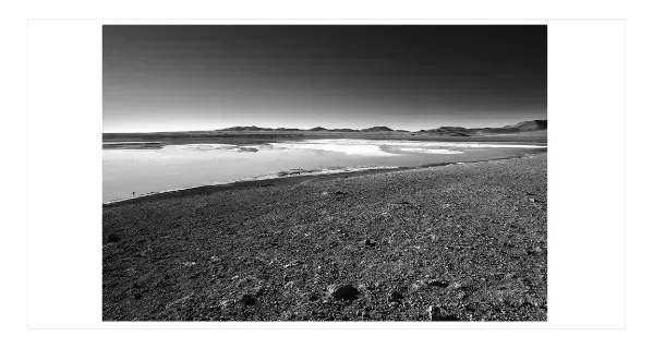 20.25-10-WATERSCAPES-Minimalism-Black-and-White-Photo-Bolivia-L1026213-2015
