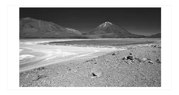 20.25-11-WATERSCAPES-Minimalism-Black-and-White-Photo-Bolivia-L1026258-2015