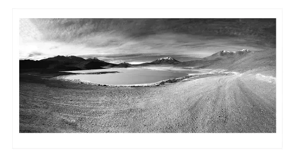 20.25-12-WATERSCAPES-Minimalism-Black-and-White-Photo-Bolivia-L1026155-61-2015