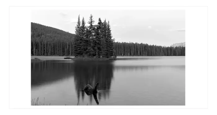 20.25-14-WATERSCAPES-Minimalism-Black-and-White-Photo-L1002684-CANADA-2016