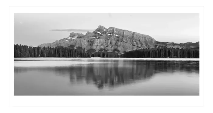 20.25-15-WATERSCAPES-Minimalism-Black-and-White-Photo-L1002681-CANADA-2016