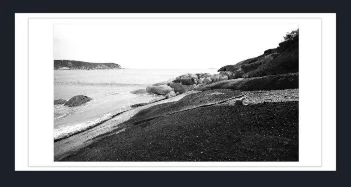 19.2.10-MINIMALISM-Landscape-Black-and-White-Photos-COASTAL-Squeeky-Beach-WP-L1028782-2015