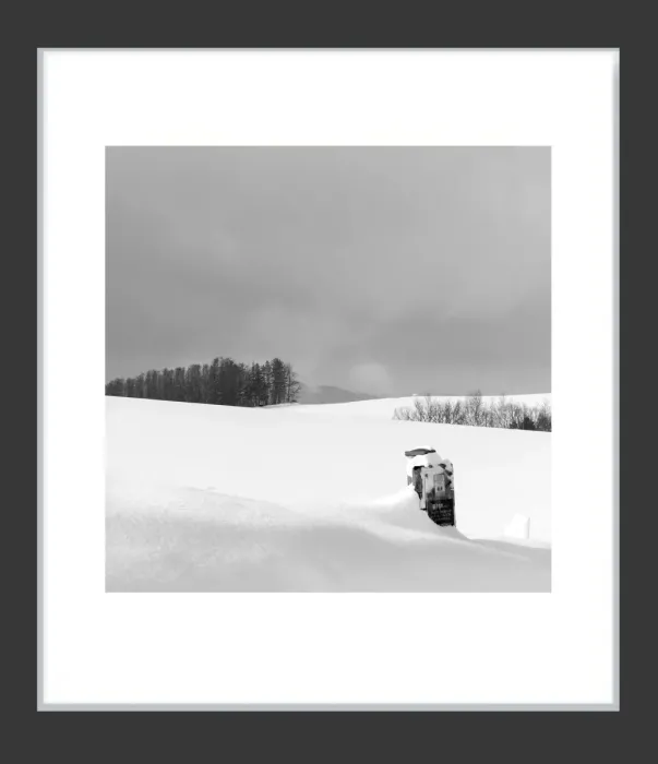 1.6-7-16-MINIMALIST-Black-and-White-Photos-MIXEDMK7-L1011387-Biei-Japan-2018