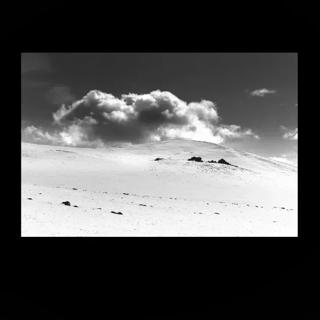 1.6-6S-ORIENTATION-Black-and-White-Photographs-4x3-MKBlue-MINIMALISTIC-SNOWSCAPESl-McKinley-Alaska-USA-L1006482-2016