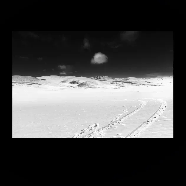 1.6-6V-ORIENTATION-Black-and-White-Photographs-4x3-MKBlue-MINIMALISTIC-SNOWSCAPESl-McKinley-Alaska-USA-L1006492-2016
