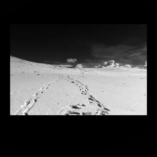 1.6-7A-ORIENTATION-Black-and-White-Photographs-4x3-MKBlue-MINIMALISM-SNOWCAPPED-MOUNTAIN-Alaska-USA-L1006489-2016