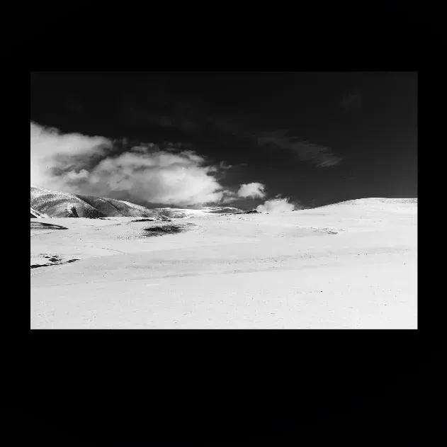 1.6-7C-ORIENTATION-Black-and-White-Photographs-4x3-MKBlue-MINIMALISM-SNOWCAPPED-MOUNTAIN-Alaska-USA-L1006531-2016