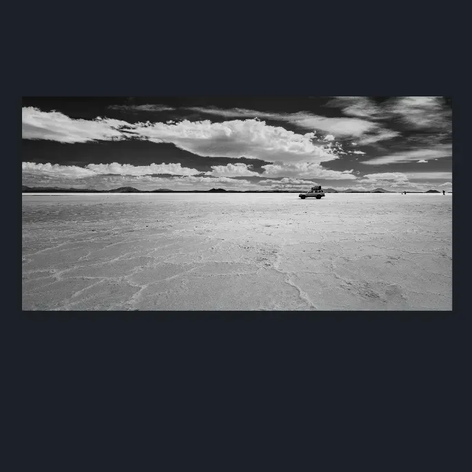 9.12-LANDSCAPE-NATURE-SALT-LAKES-Black-and-White-Salar-De-Uyuni-Bolivia-South-America-L1025750-52-2015
