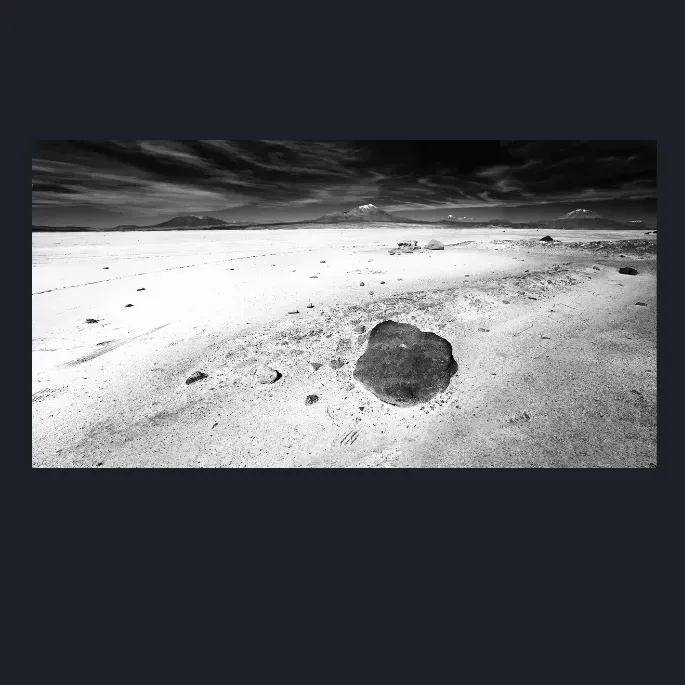 9.16-LANDSCAPE-NATURE-SALT-LAKES-Black-and-White-Salar-De-Uyuni-Bolivia-South-America-L1026023-24-2015