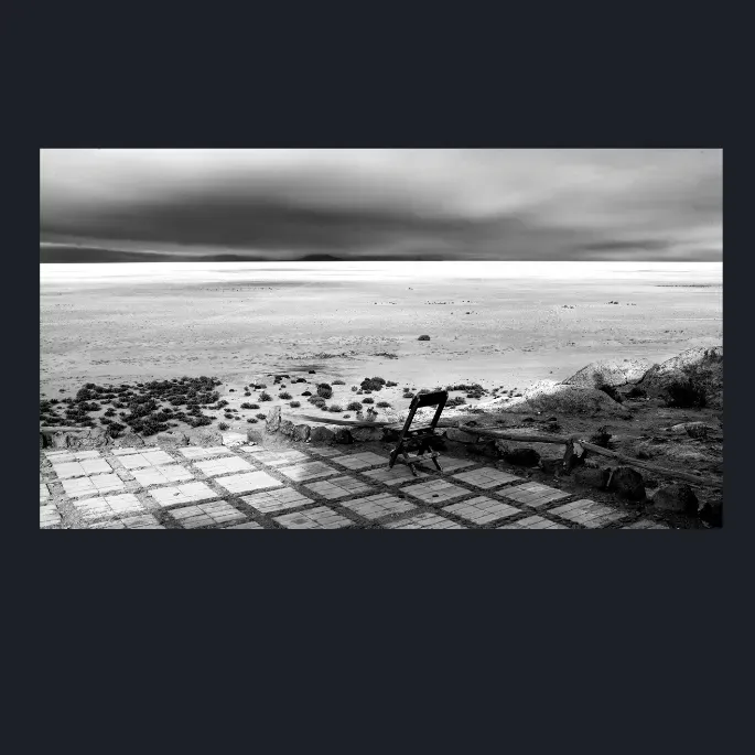 9.2-LANDSCAPE-NATURE-SALT-LAKES-Black-and-White-Salar-De-Uyuni-Bolivia-South-America-L1025644-2015