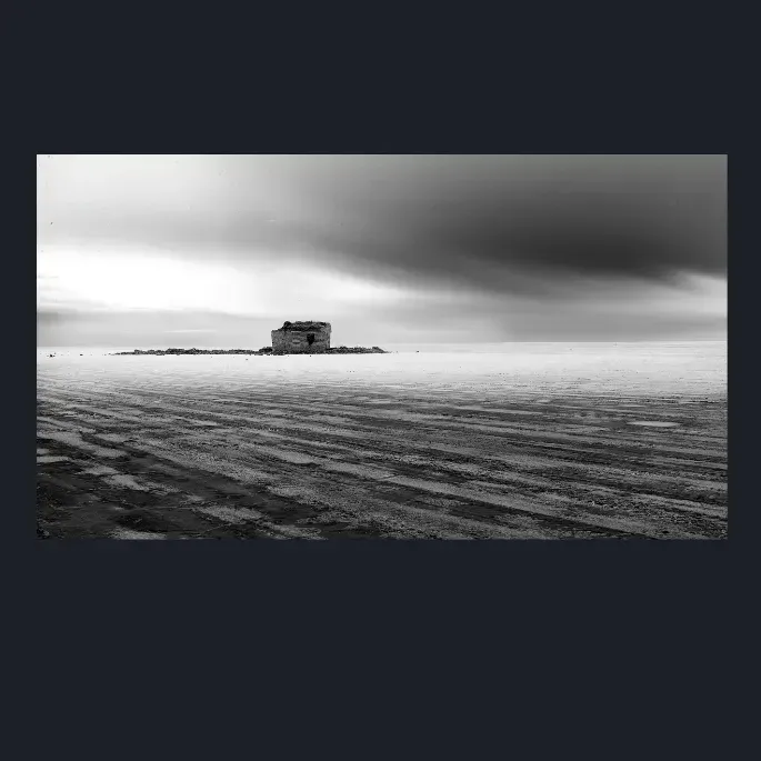 9.3-LANDSCAPE-NATURE-SALT-LAKES-Black-and-White-Salar-De-Uyuni-Bolivia-South-America-L1025677-2015