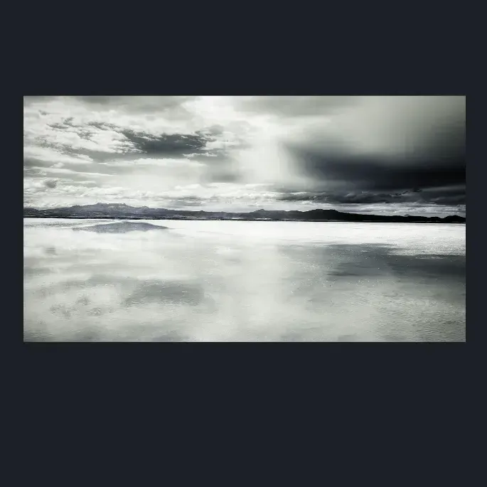 9.4-LANDSCAPE-NATURE-SALT-LAKES-Black-and-White-Salar-De-Uyuni-Bolivia-South-America-L1025687-2015