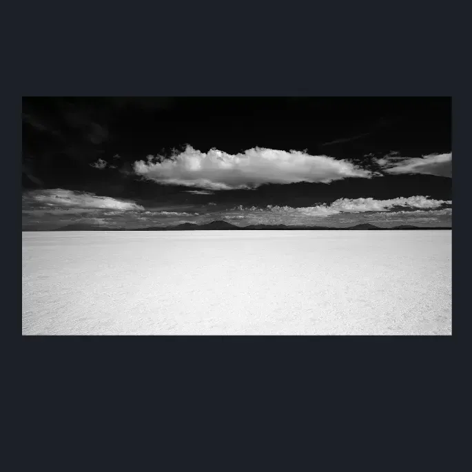 9.6-LANDSCAPE-NATURE-SALT-LAKES-Black-and-White-Salar-De-Uyuni-Bolivia-South-America-L1025764-2015