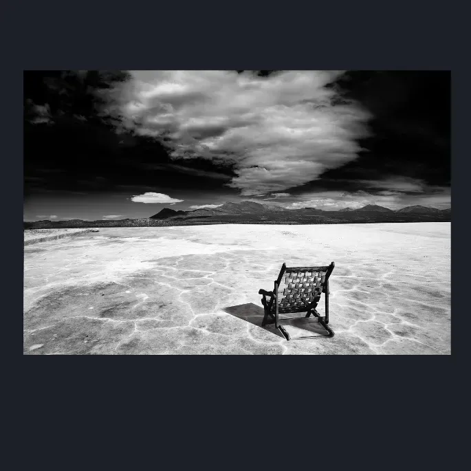 9.7-LANDSCAPE-NATURE-SALT-LAKES-Black-and-White-Salar-De-Uyuni-Bolivia-South-America-L1025771-2015