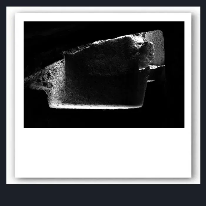 6.7A.10-LANDSCAPE-NATURE-CAVES-Black-and-White-Peru-South-America-2015-L1025012