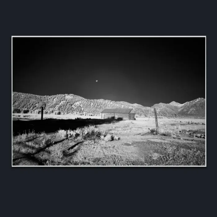 5.1.11-INFRARED-PHOTOS-COUNTRY-LIVING-Blackand-White-Grand-Tetons-USA-L1002417-2016