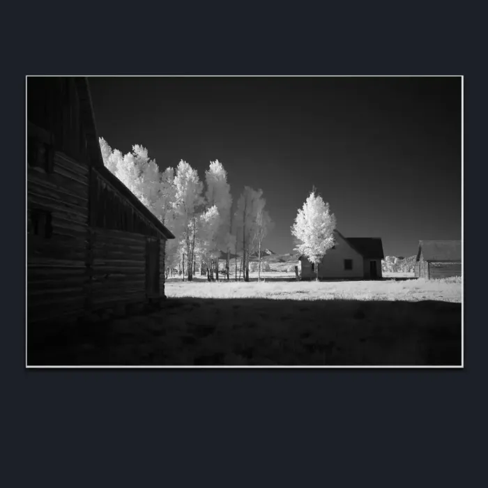 5.1.2-INFRARED-PHOTOS-COUNTRY-LIVING-Blackand-White-Grand-Tetons-USA-L1002446-2016