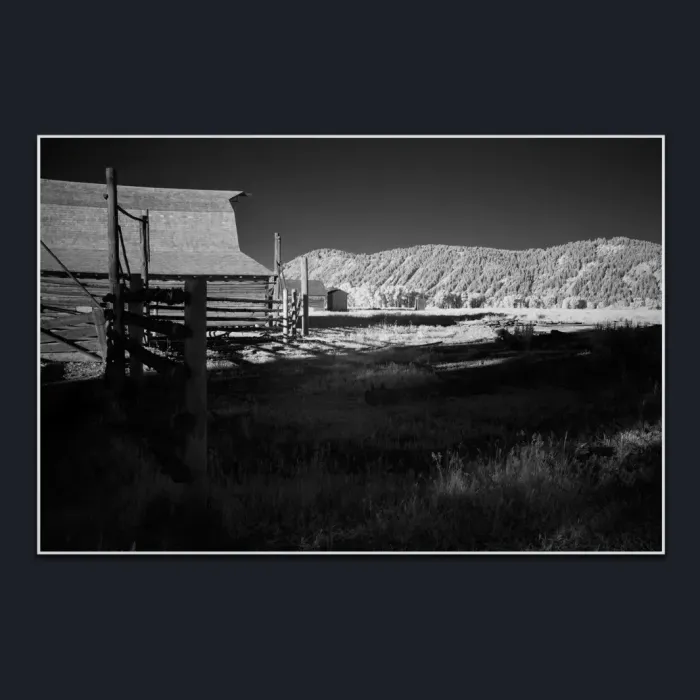 5.1.5-INFRARED-PHOTOS-COUNTRY-LIVING-Blackand-White-Grand-Tetons-USA-L1002425-2016
