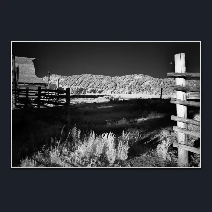 5.1.7-INFRARED-PHOTOS-COUNTRY-LIVING-Blackand-White-Grand-Tetons-USA-L1002424-2016