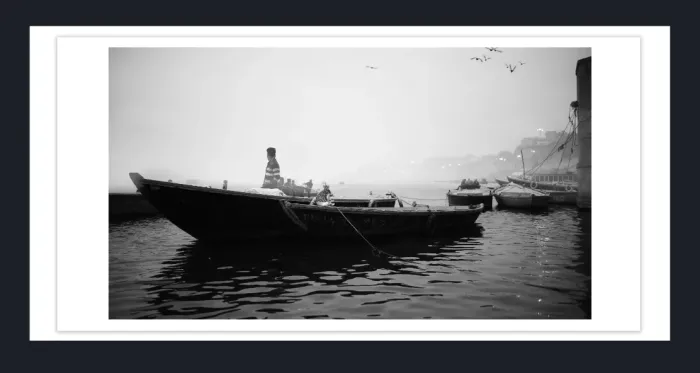 28-5-11-FINE-ART-BOAT-PHOTOGRAPHY-Black-and-White-Photo-Varanasi-India-L1008590-2018