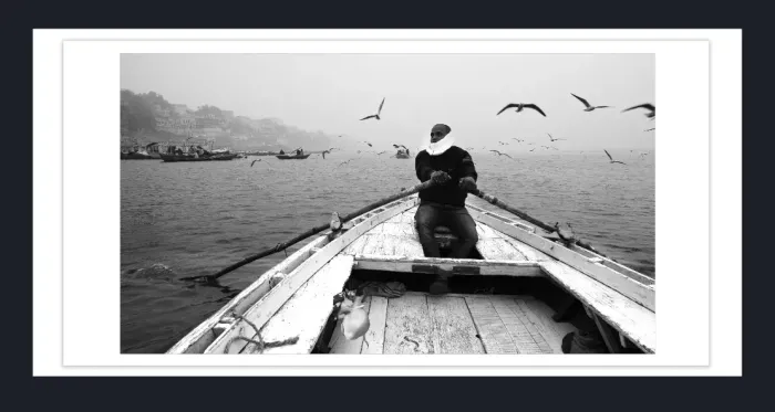 28-5-12-FINE-ART-BOAT-PHOTOGRAPHY-Black-and-White-Photo-Varanasi-India-L1008683-2018
