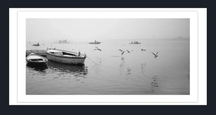 28-5-15-FINE-ART-BOAT-PHOTOGRAPHY-Black-and-White-Photo-Varanasi-India-L1008746-2018